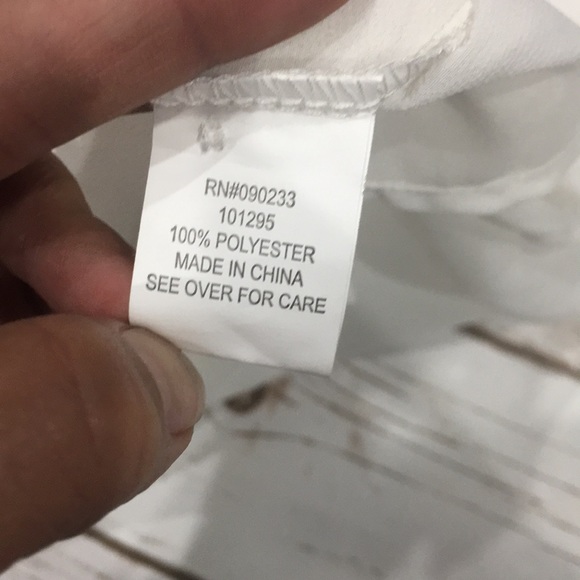 Kirra brand sheer sleeveless button down tunic - Picture 5 of 6